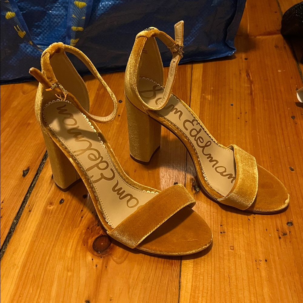 Sam Edelman Gold Velvet Heels - New without tags
